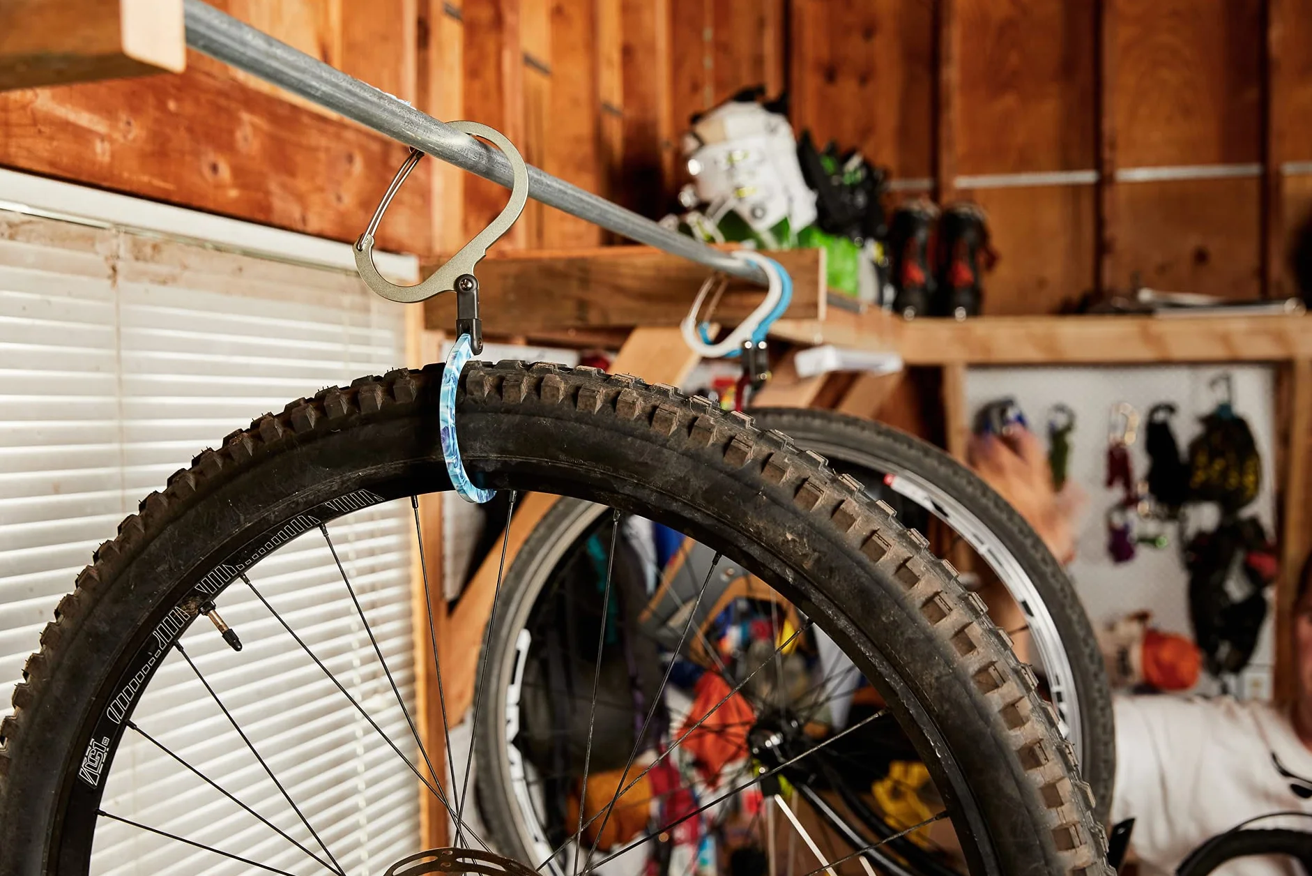 Gear Aid HEROCLIP (duży) karabińczyk do zawieszania ciężkich przedmiotów, plecaków kempingowych, walizek, kajaków, rowerów, organizacji garażu i wielu innych